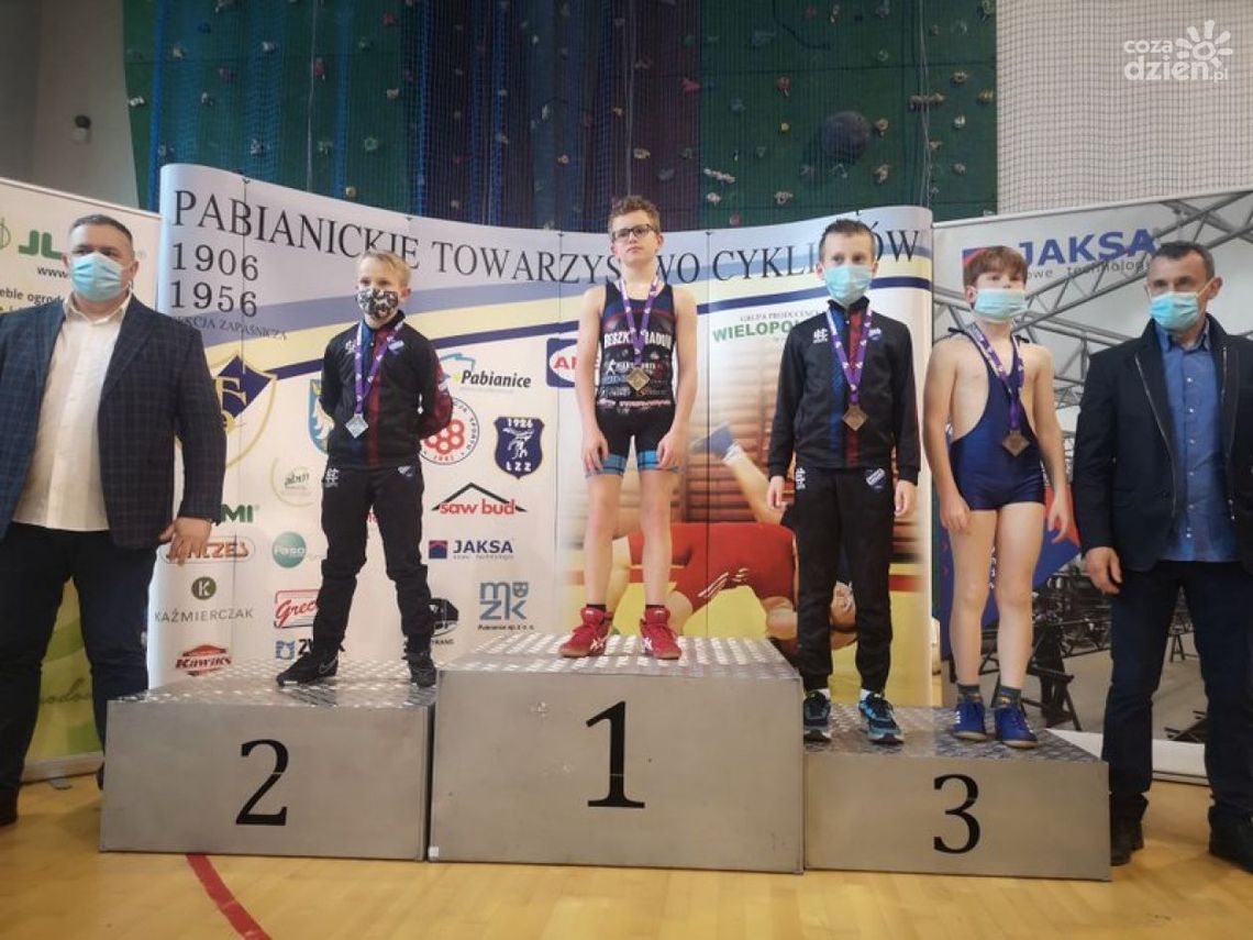 Grad medali młodych zapaśników Olimpijczyka