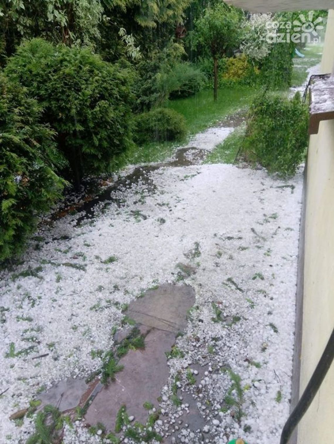 Gradobicie nad Radomiem. W poniedziałek też zapowiadane burze 