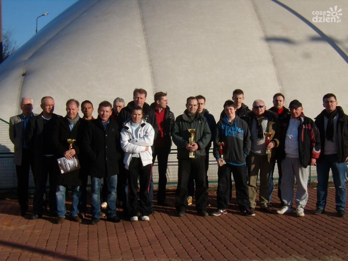 Grało 50 zawodników w tym 1 kobieta