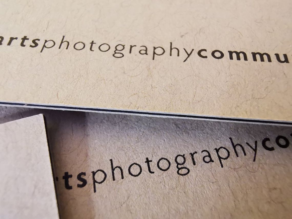 Gramatura, faktura i wykończenie – co naprawdę ma znaczenie przy wizytówkach?