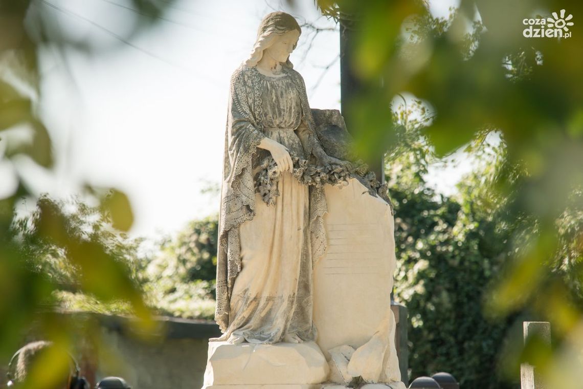 Grób Arnekkerów w trakcie renowacji