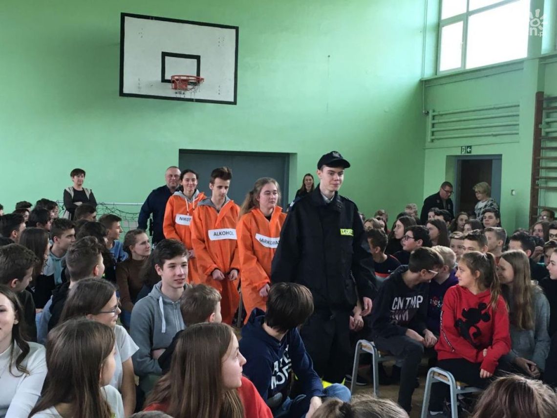 Grójec. Spektakl profilaktyczny „Wolni od nałogów”