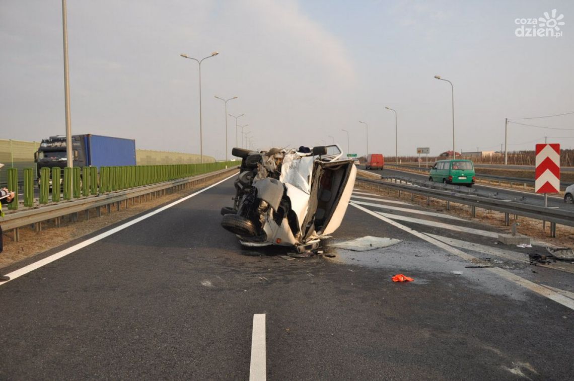Groźny wypadek busa na krajowej "siódemce" (AKTUALIZACJA)