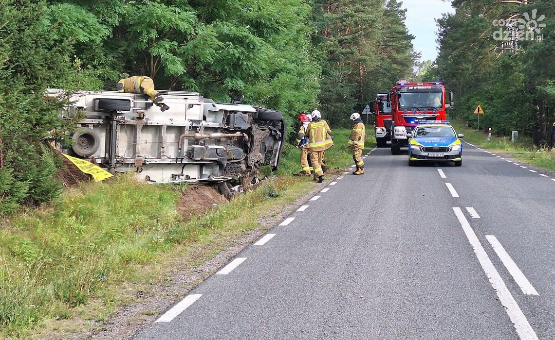 Groźny wypadek na DK48. Dwie osoby trafiły do szpitala