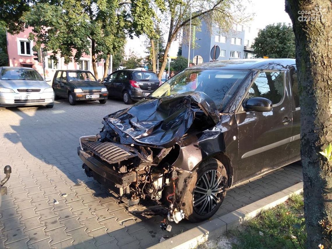 Groźny wypadek na Zbrowskiego! Zdjęcia Groźny wypadek na Zbrowskiego! Zdjęcia