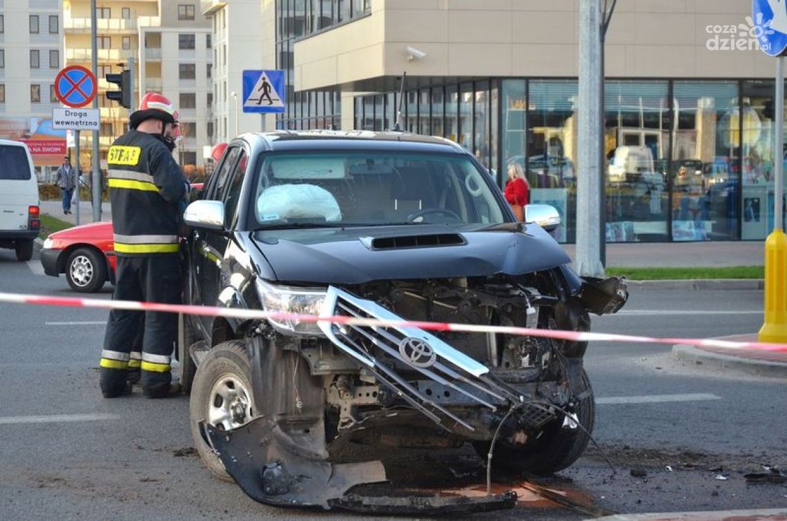 Groźny wypadek przy Galerii Słonecznej. Dwaj ranni!