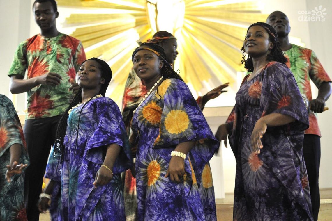 Grupa „Claret Gospel” i Robert Grudzień  w parafii na Gołębiowie