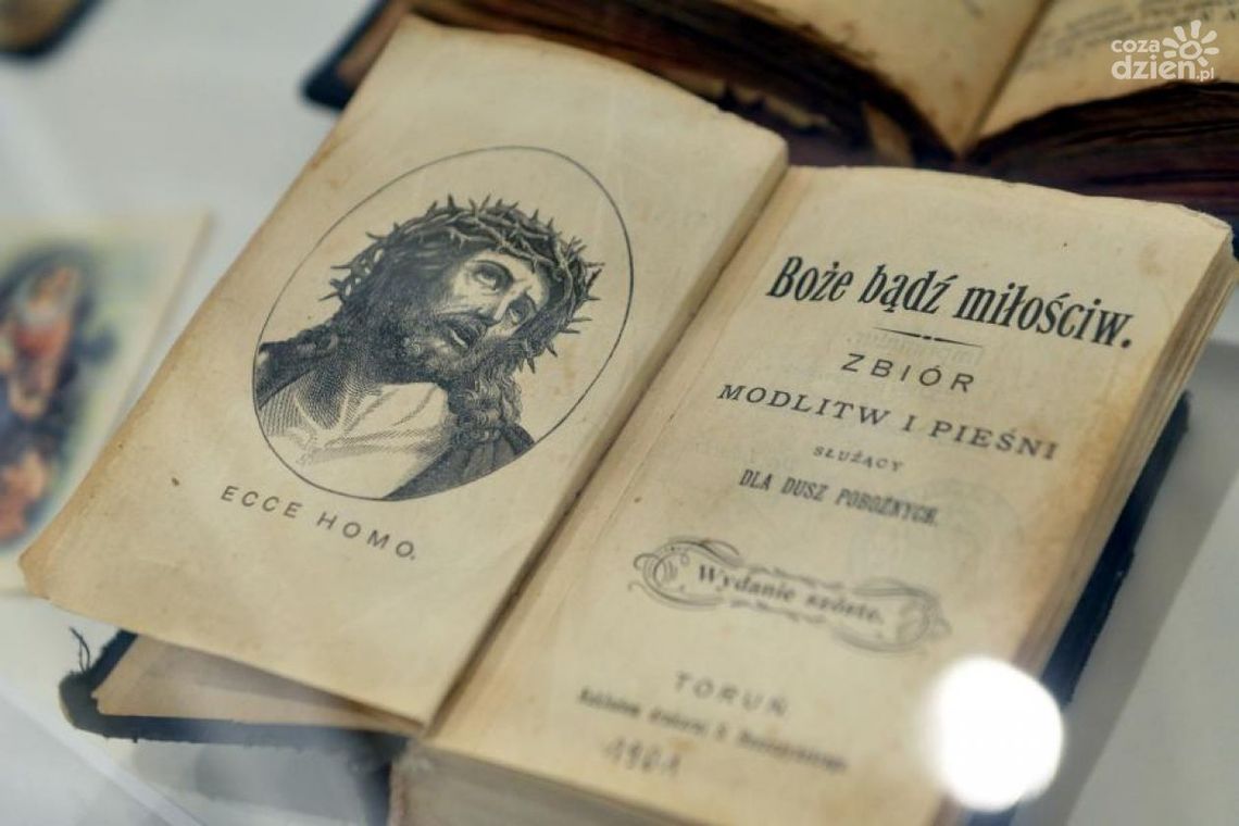 „Habent sua fata libelli” - wystawa niezwykłych modlitewników