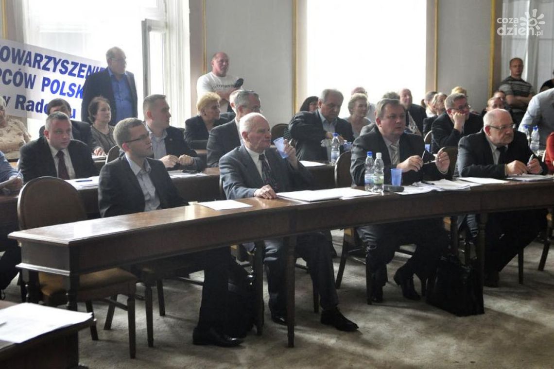 Handel w niedziele tylko do godz. 12?