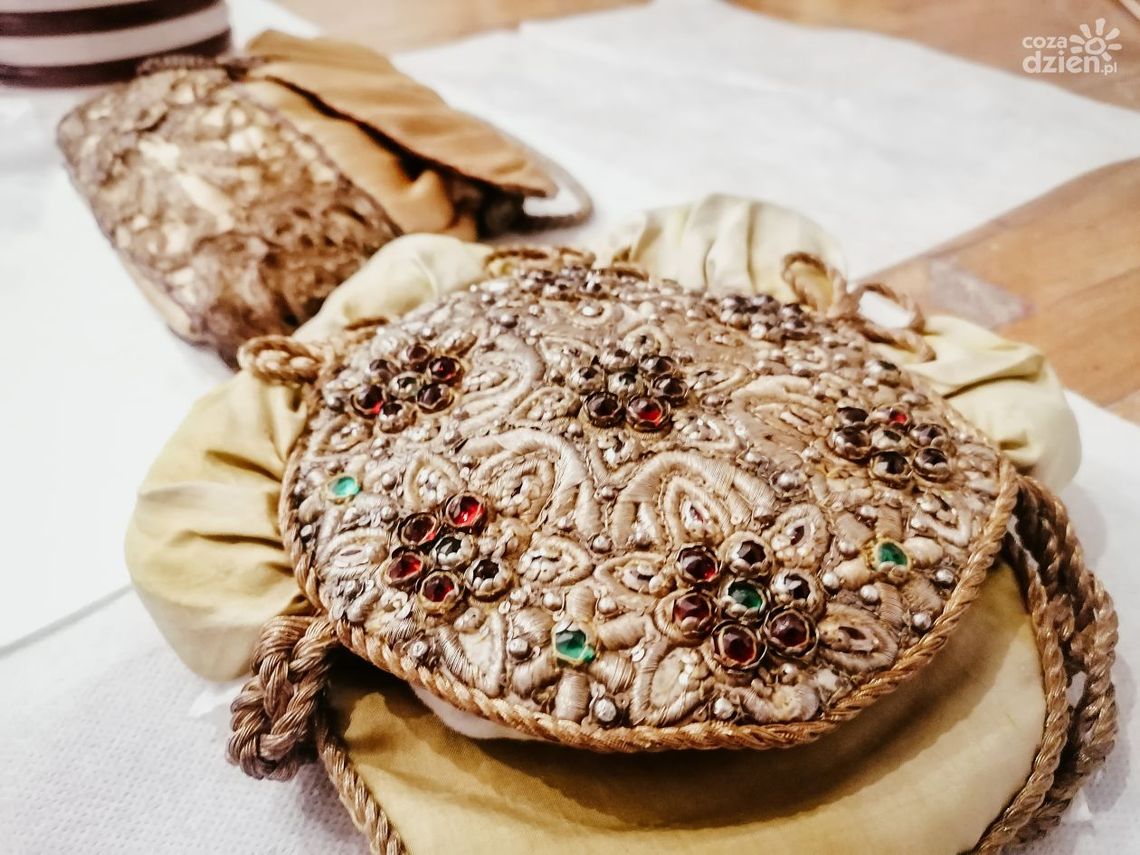 „Historie w torebkach zaklęte”. Nowa wystawa w muzeum