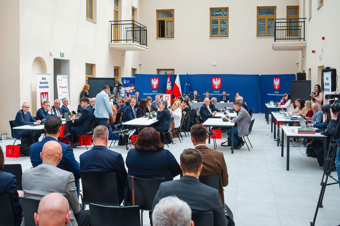 Historyczna sesja sejmiku w Radomiu. Radni przyjęli stanowisko ws. upamiętnienia Czerwca 1976 Historyczna sesja sejmiku w Radomiu. Radni przyjęli stanowisko ws. upamiętnienia Czerwca 1976