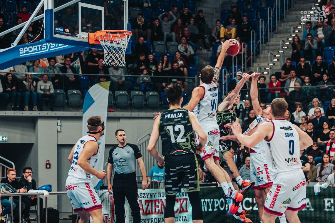Hit koszykarski w Tychach. Miejscowy GKS w środę podejmie HydroTruck Radom Hit koszykarski w Tychach. Miejscowy GKS w środę podejmie HydroTruck Radom