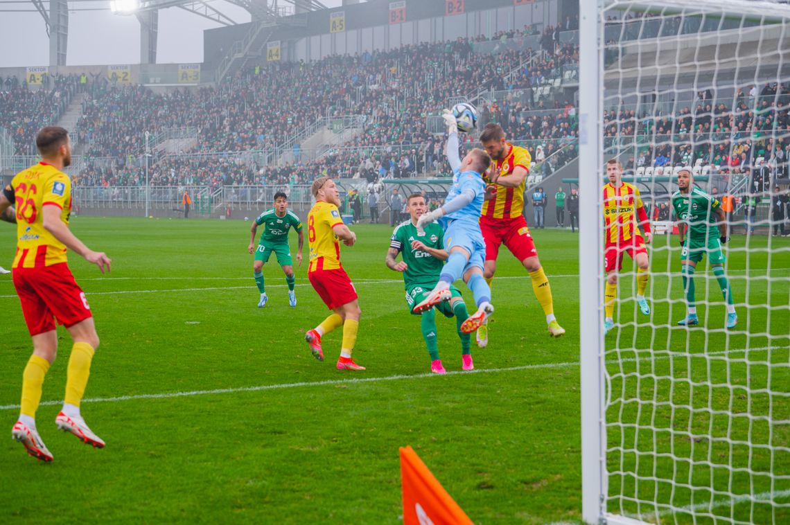 Hitowy transfer Widzewa, wzmocnienia Korony. Rywale Radomiaka nie próżnują na rynku transferowym