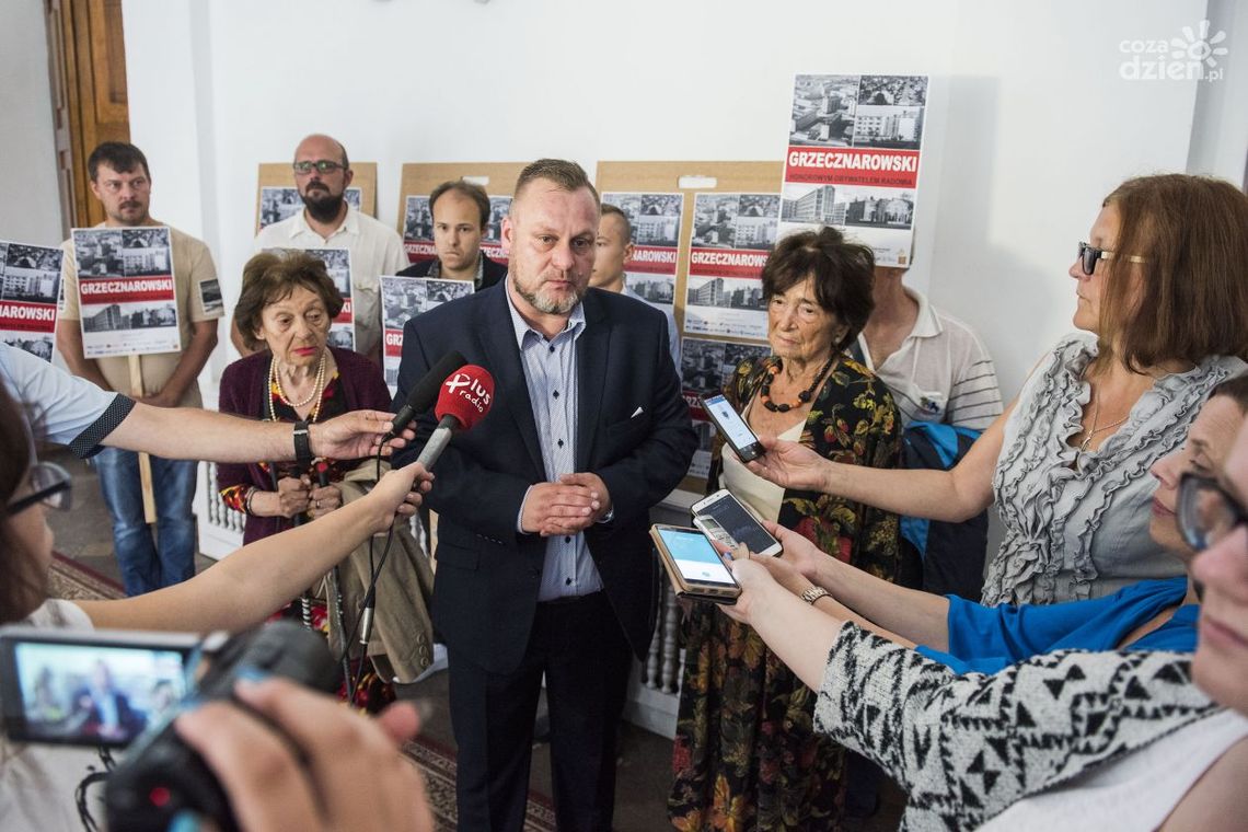 Honory z opóźnieniem Honory z opóźnieniem