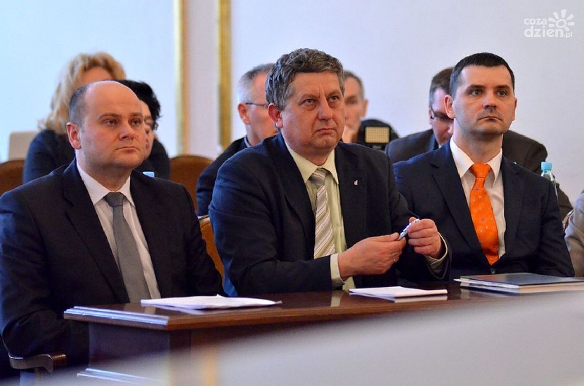 Ile w 2012 roku zarobiły władze Radomia?