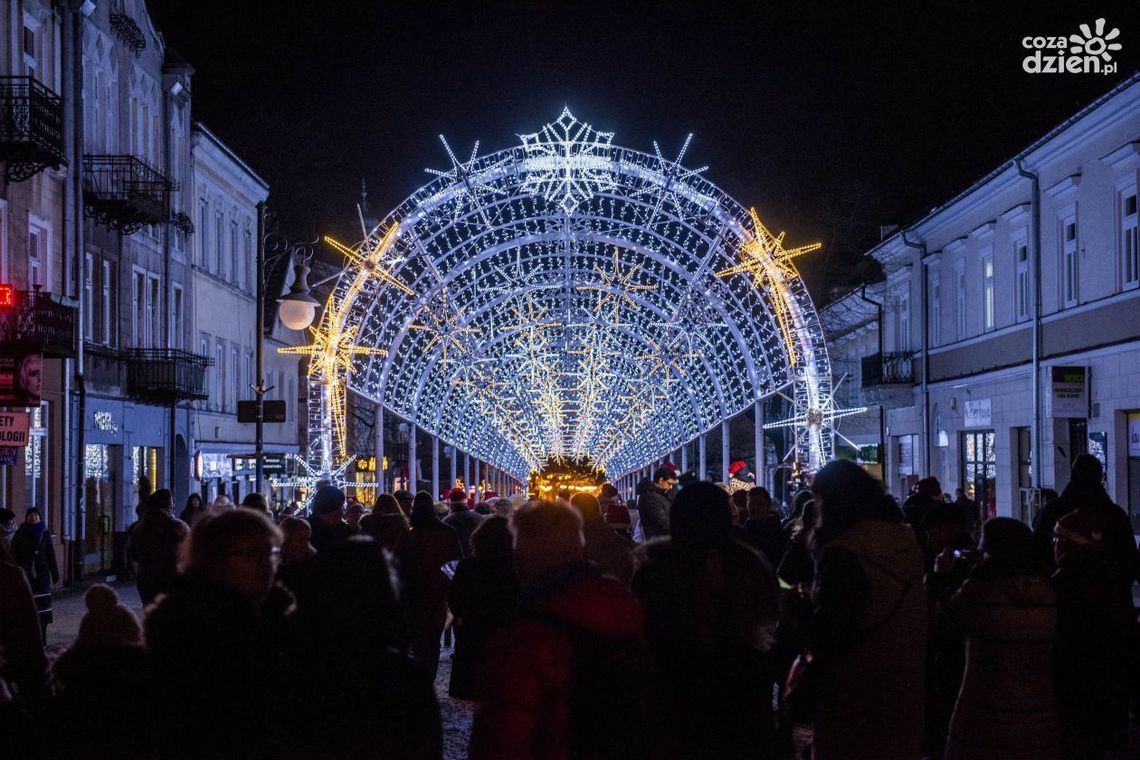 Iluminacja świąteczna rozświetliła Radom Iluminacja świąteczna rozświetliła Radom