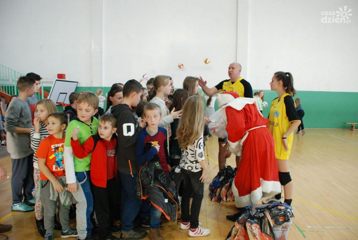 IŁŻA. Mikołajkowy turniej siatkowy