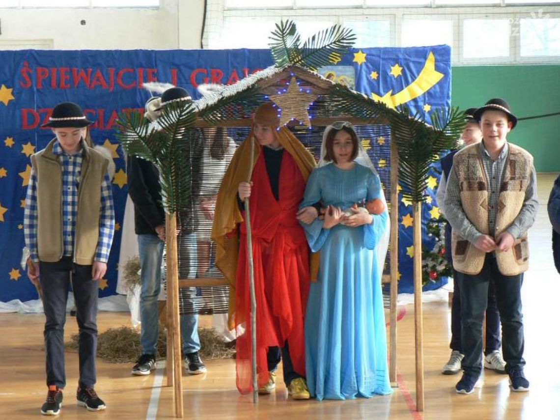 Iłża. Wspólne kolędowanie w gimnazjum
