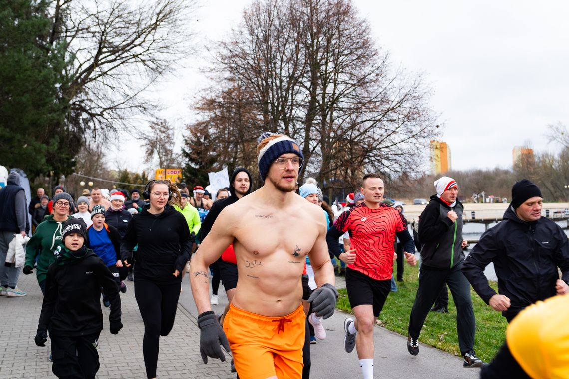 Im chłód niestraszny. Najpierw bieg wokół zalewu, a potem... skok do zalewu! Im chłód niestraszny. Najpierw bieg wokół zalewu, a potem... skok do zalewu!