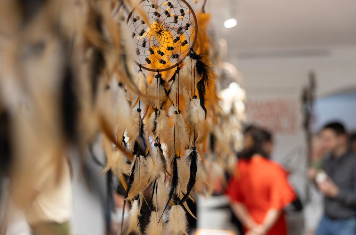 Indiańskie opowieści: wystawa w Muzeum im. Jacka Malczewskiego Indiańskie opowieści: wystawa w Muzeum im. Jacka Malczewskiego