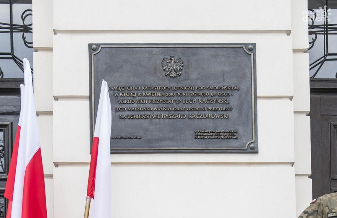 Informacje. 15 lat minęło od katastrofy smoleńskiej