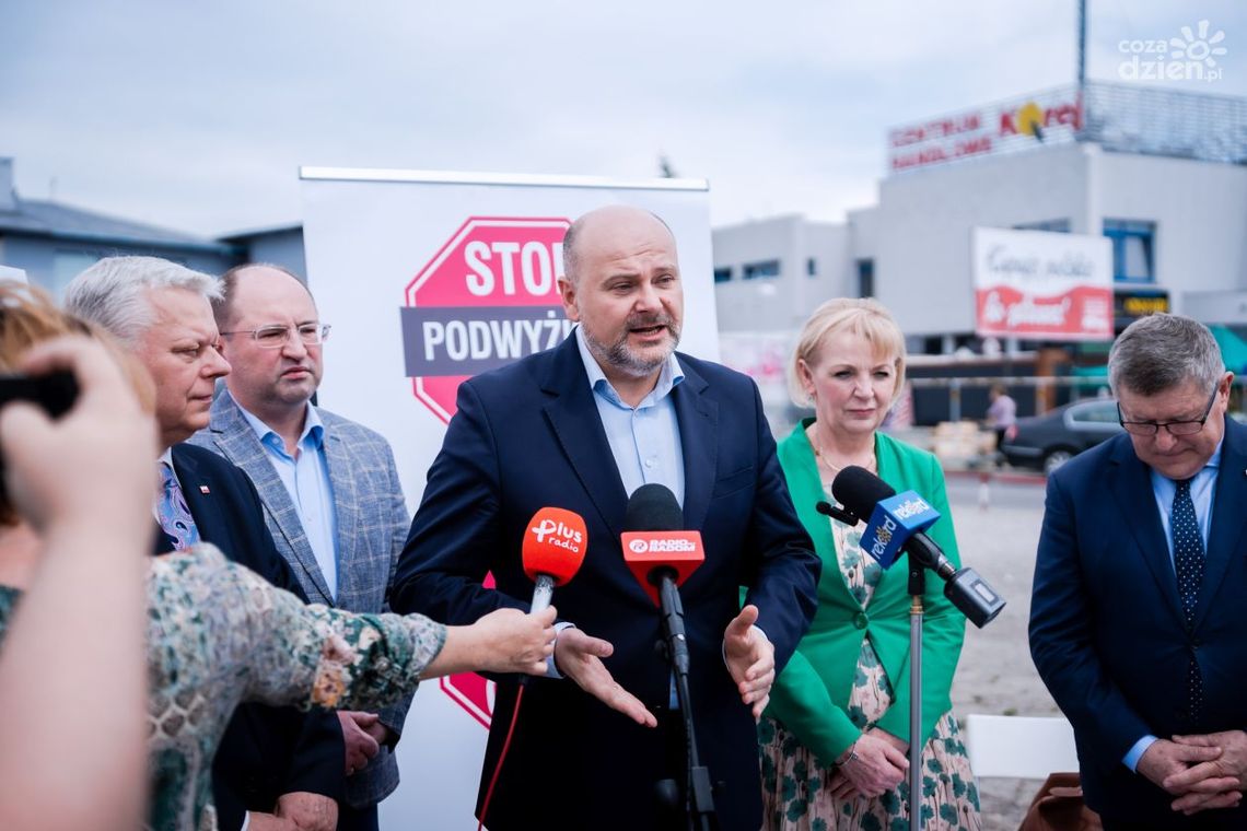 Informacje. Akcja posłów PiS przeciwko podwyżkom 