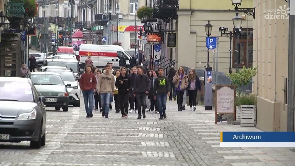 Informacje. Bez maseczek, bez kwarantanny