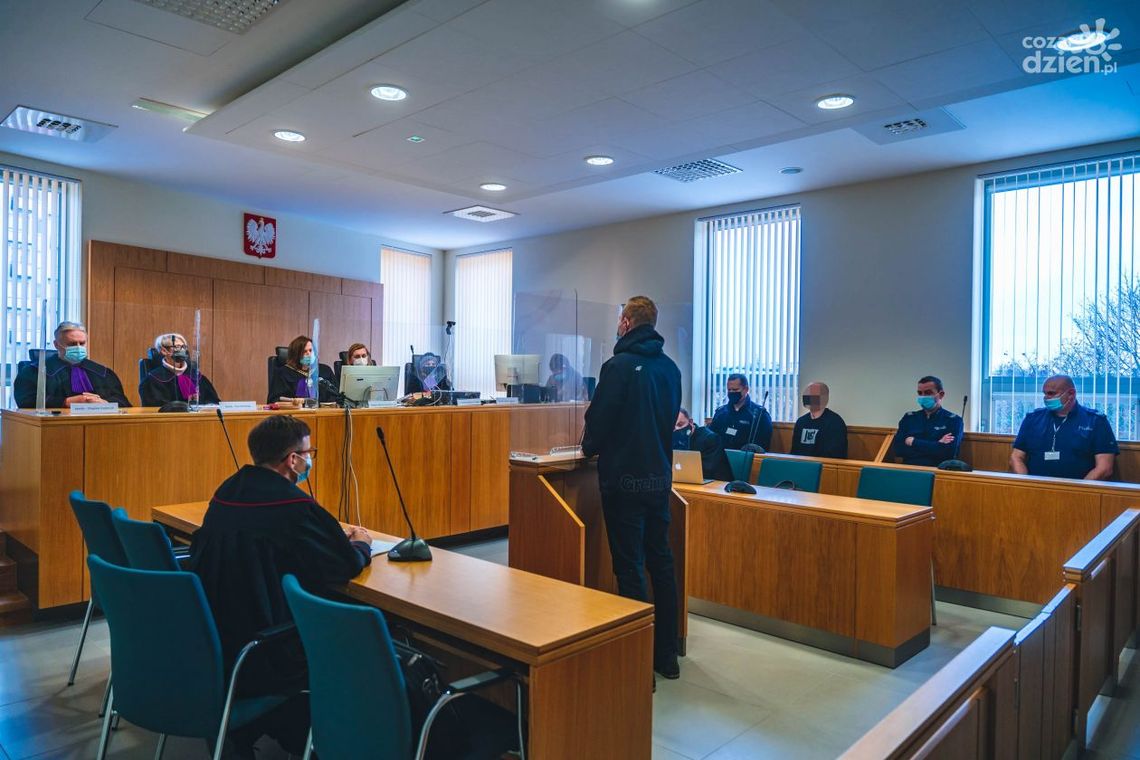 Informacje. Bez wyroku w sprawie pobicia właścicielki Żabki