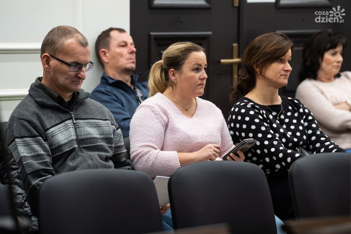 Informacje. Co z masztami telekomunikacyjnymi? Informacje. Co z masztami telekomunikacyjnymi?