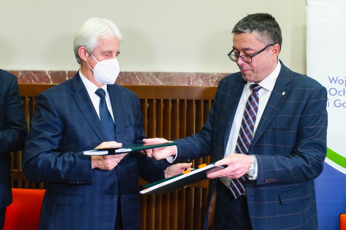 Informacje. Coraz więcej "elektryków"