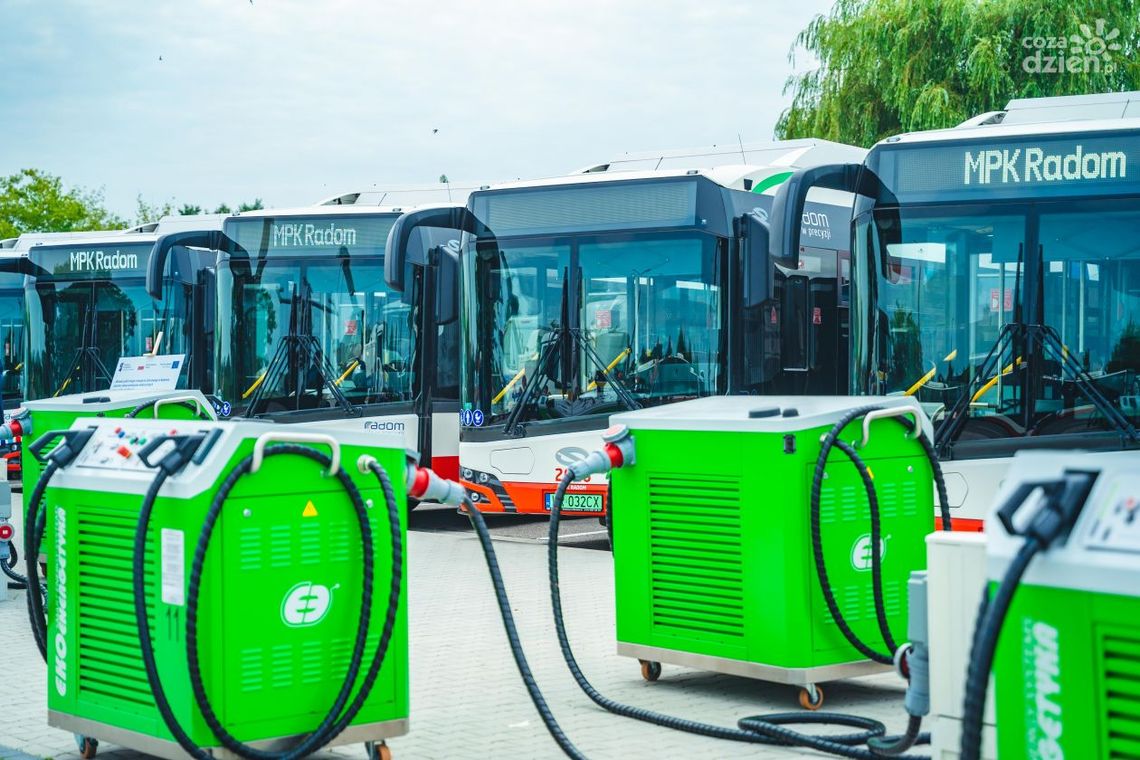 Informacje. Kolejne "elektryki" na ulicach