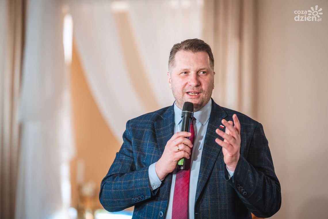 Informacje. Minister edukacji w Szydłowcu