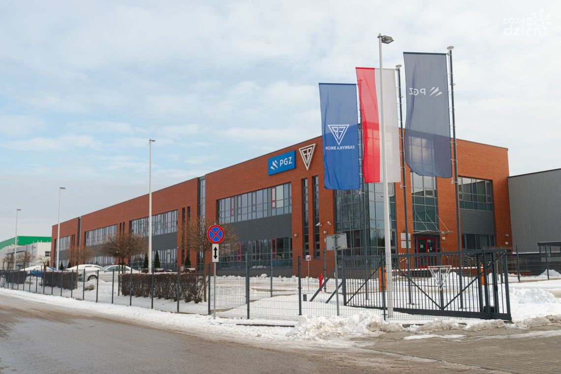 Informacje. Nocny pożar w Fabryce Broni