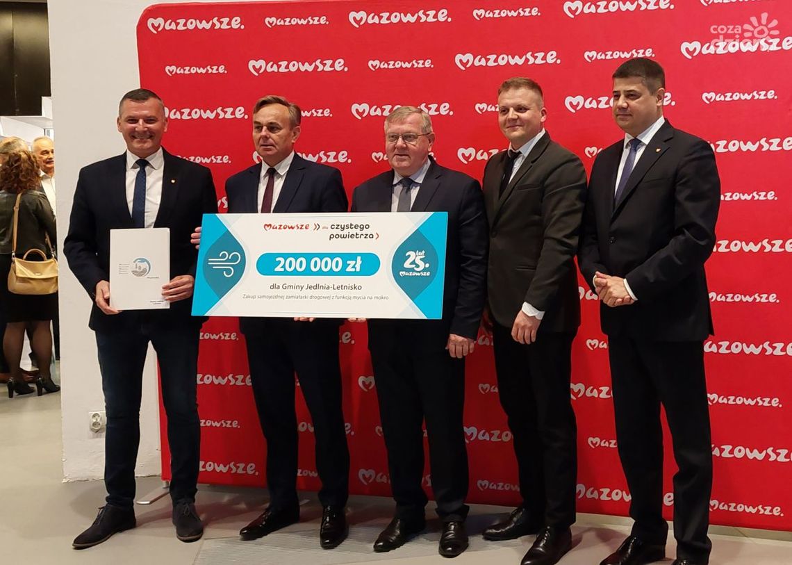 Informacje. Pieniądze na 80 inwestycji w regionie radomskim