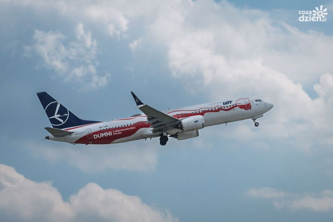 Informacje. Pierwsi pasażerowie lotniska obsłużeni