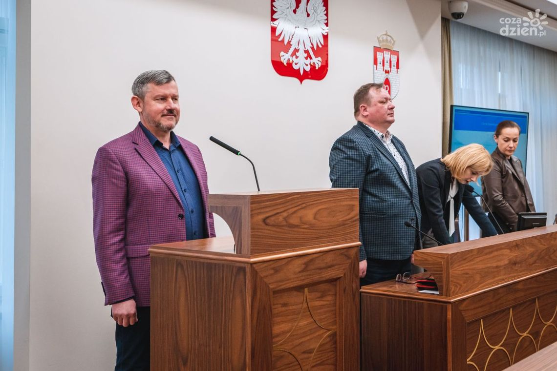 Informacje. Piotr Szprendałowicz nowym radnym
