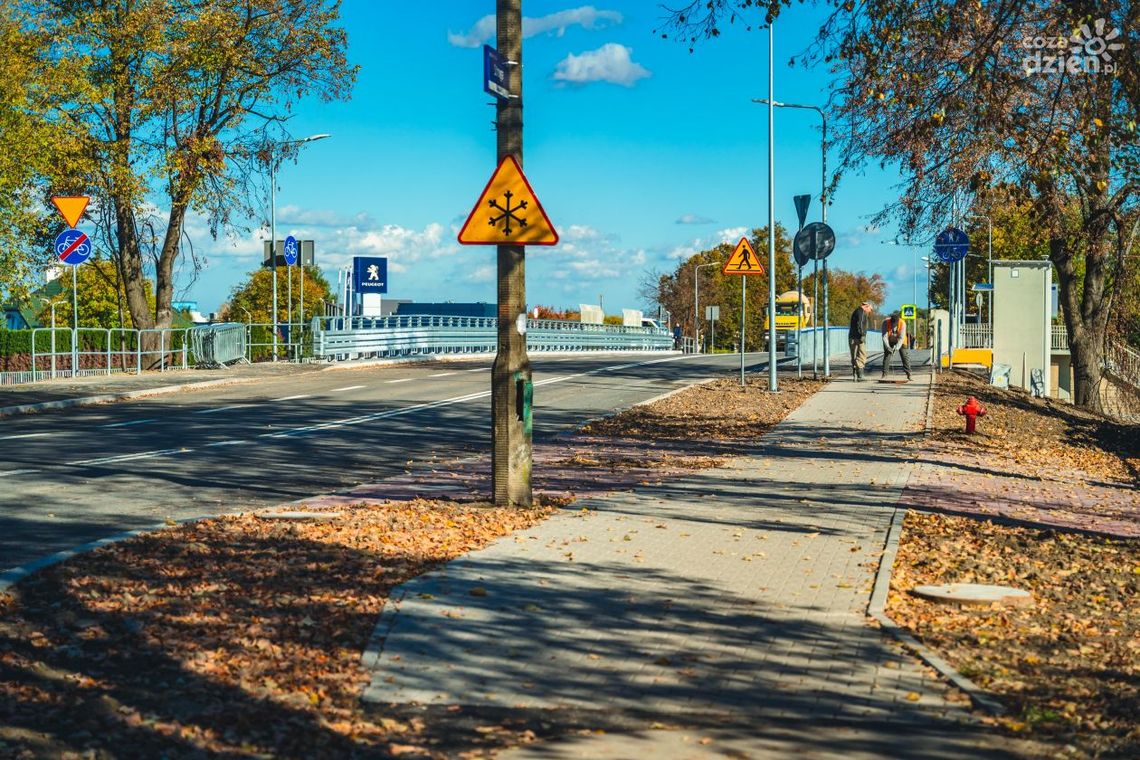 Informacje. Po ośmiu miesiącach wiadukt w ul. Kozienickiej ponowienie otwarty 