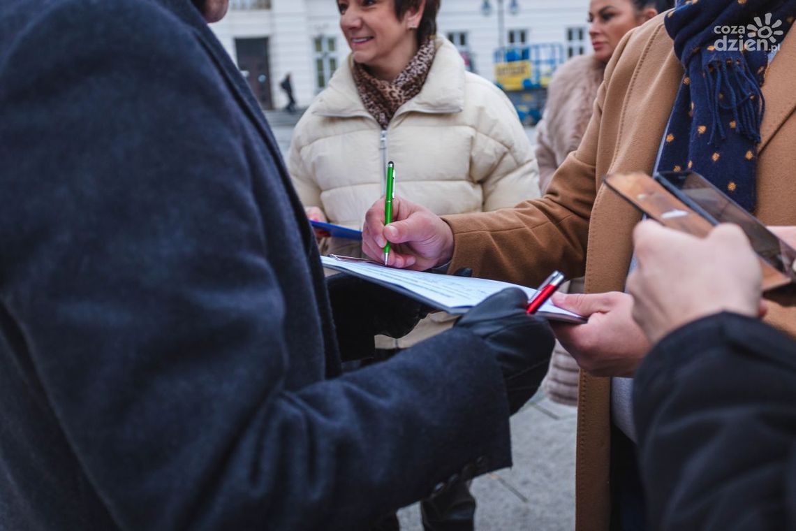 Informacje. PO zbiera podpisy pod projektem in vitro