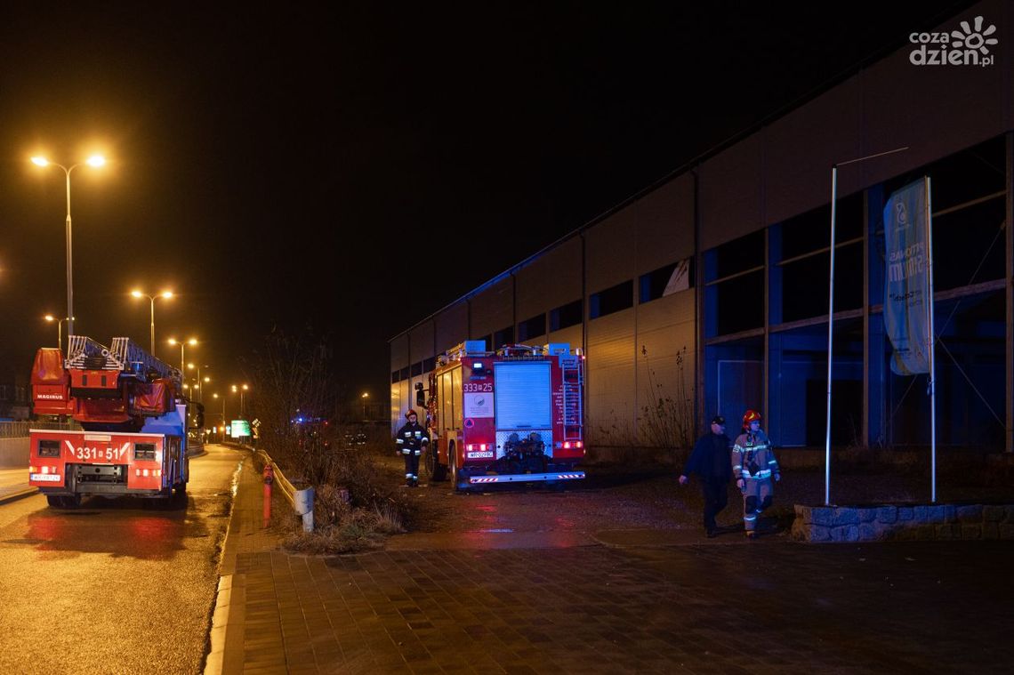 Informacje. Pożar hali na Młodzianowskiej