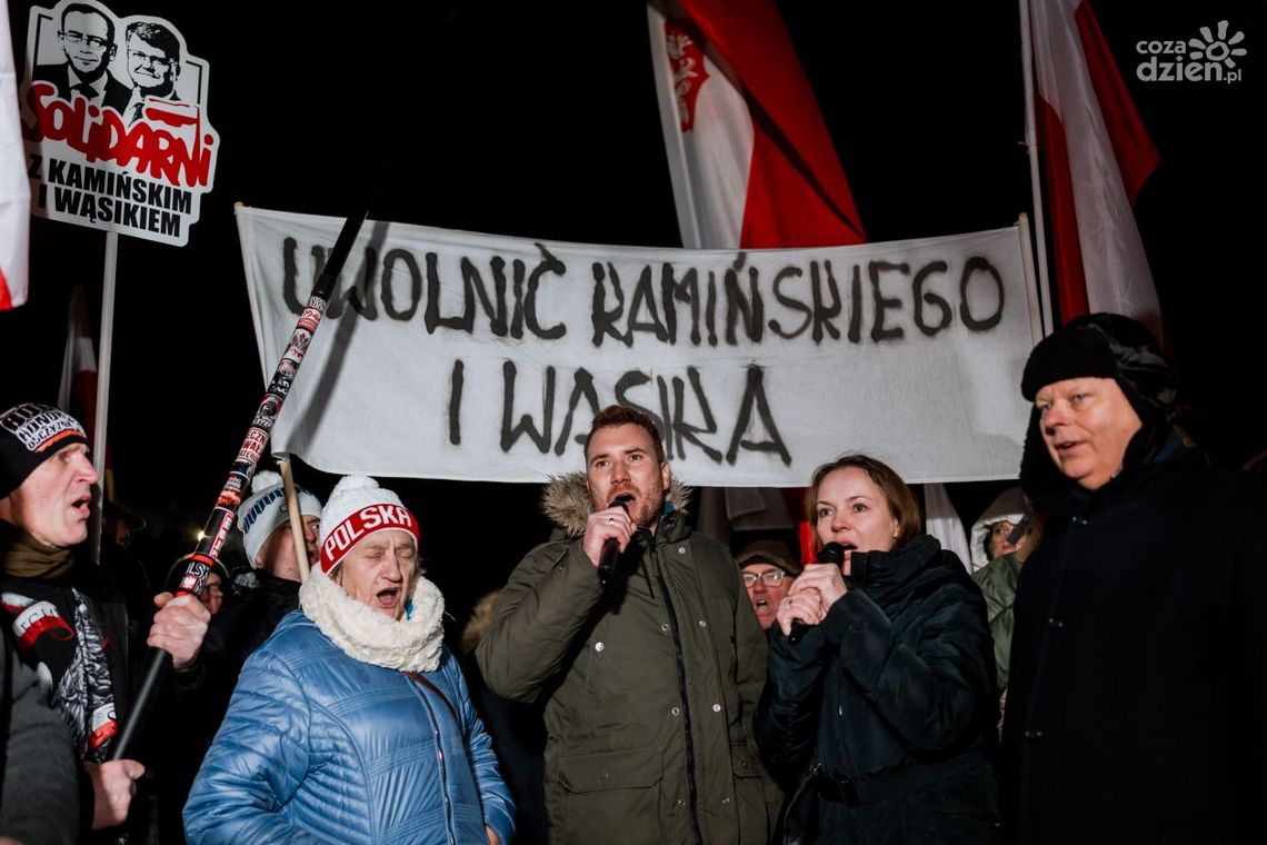 Informacje. Protest przed Aresztem Śledczym w Radomiu