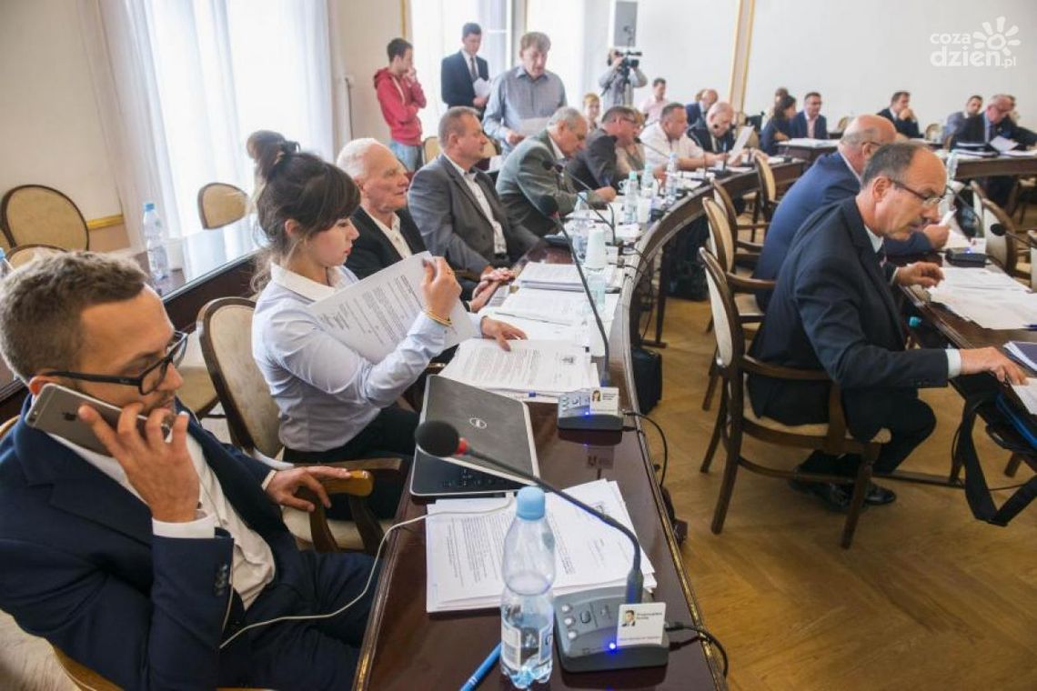 Informacje. Radni przeciw podwyżce