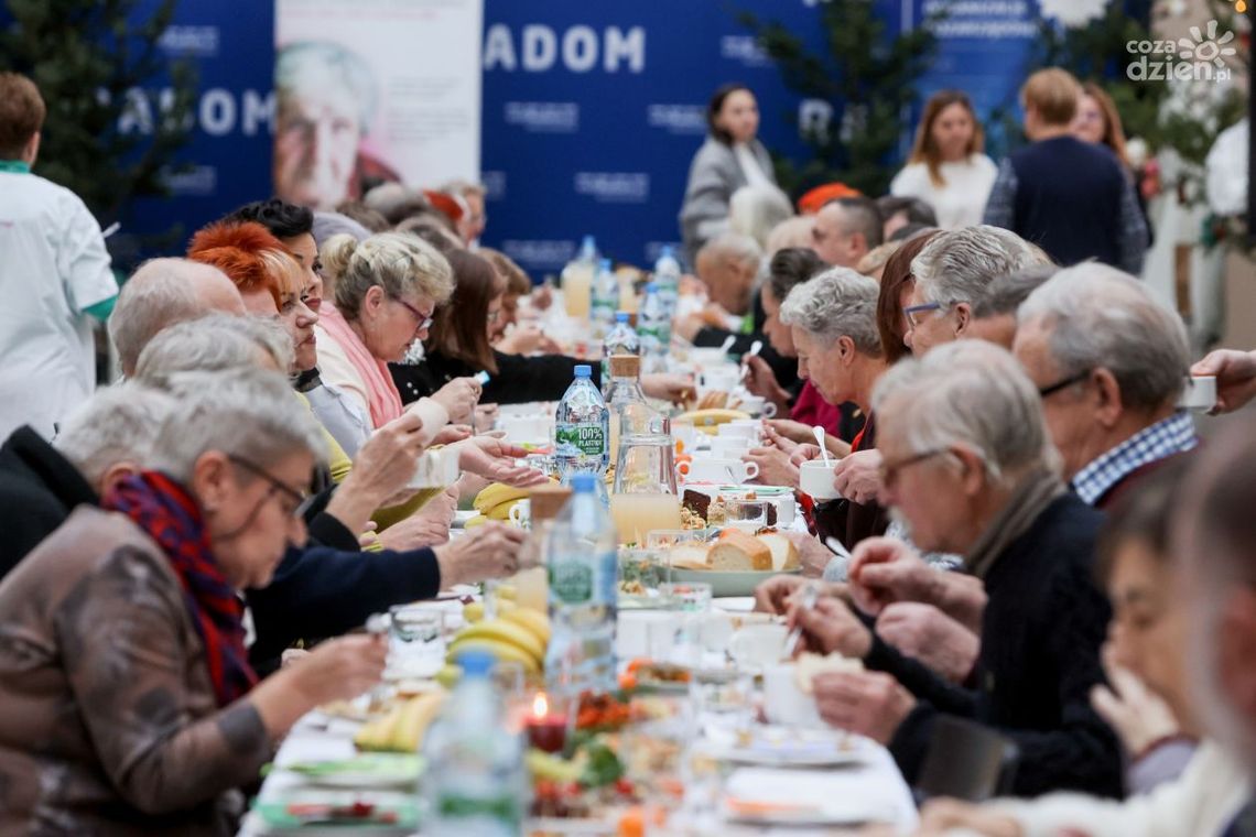 Informacje. Świąteczne spotkanie dla osób starszych i samotnych Informacje. Świąteczne spotkanie dla osób starszych i samotnych