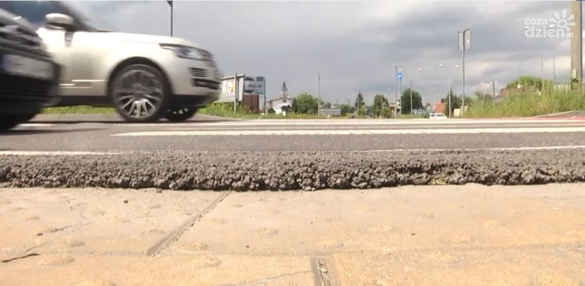 Informacje. Wymienią nawierzchnię wokół ronda