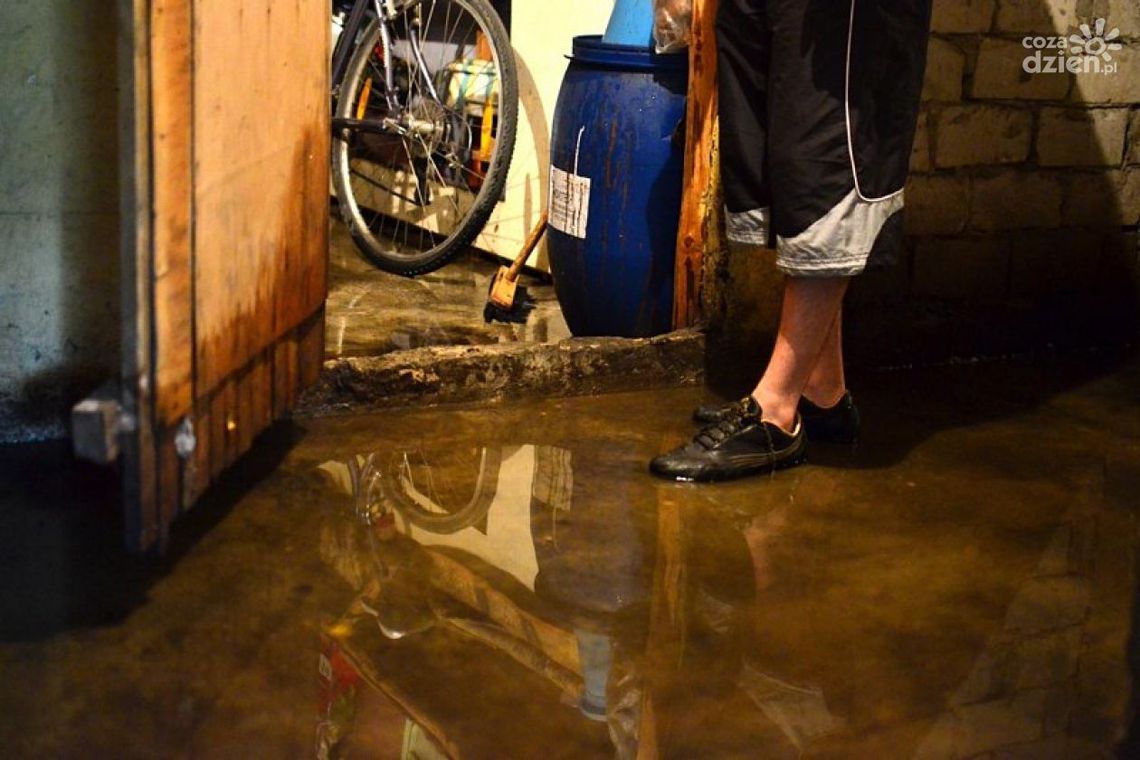 INTERWENCJE: Fekalia notorycznie zalewają piwnice INTERWENCJE: Fekalia notorycznie zalewają piwnice