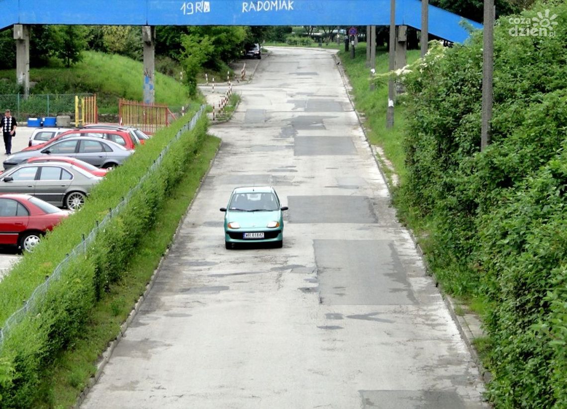 INTERWENCJE: Kierowcy czekają na nowy asfalt