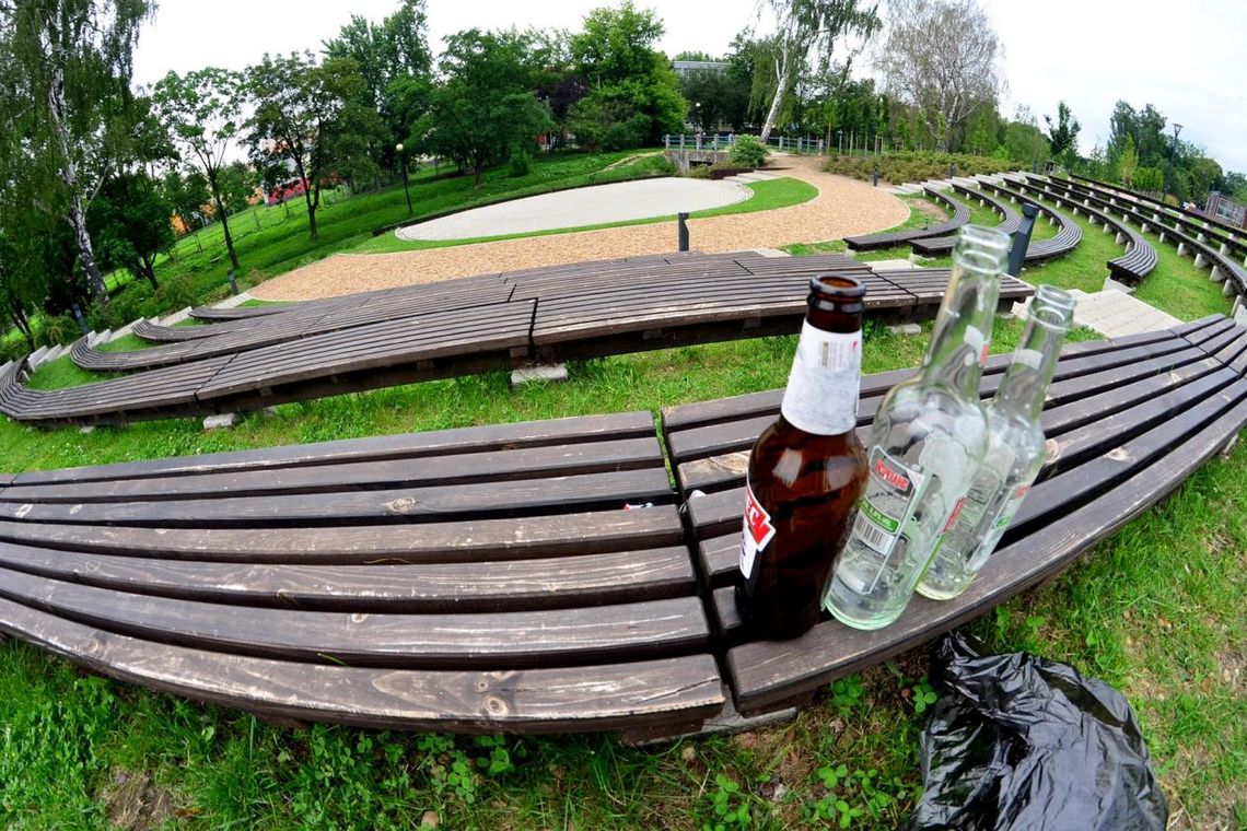 INTERWENCJE: Nowoczesny plac zabaw i... wandale