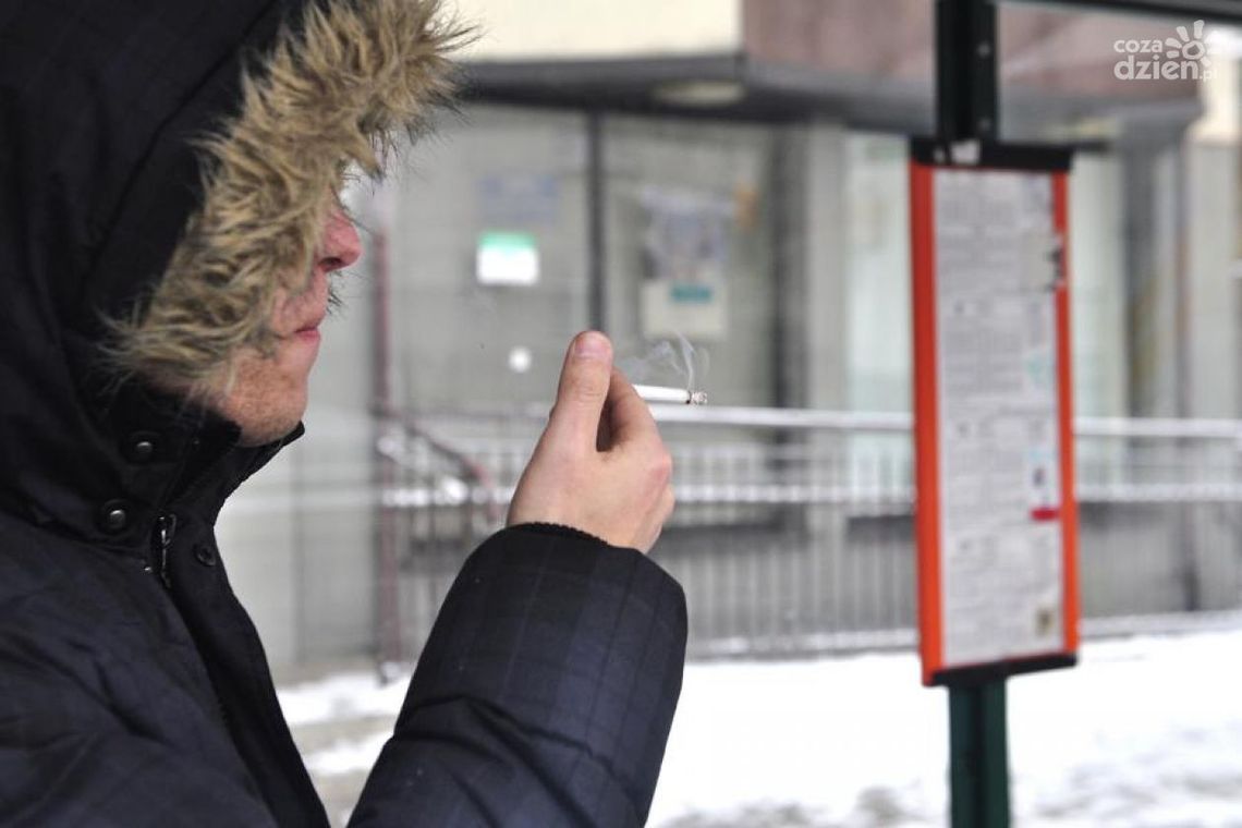 INTERWENCJE: Palący problem na przystanku