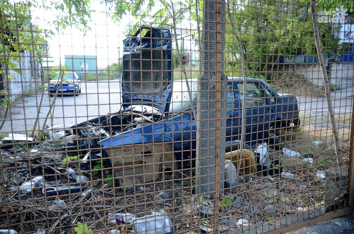 INTERWENCJE: Zaśmiecony teren prywatny