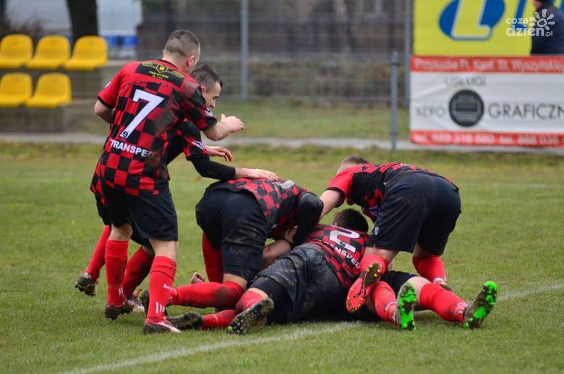 IV liga. Derby dla Oskara, porażki drużyn z regionu