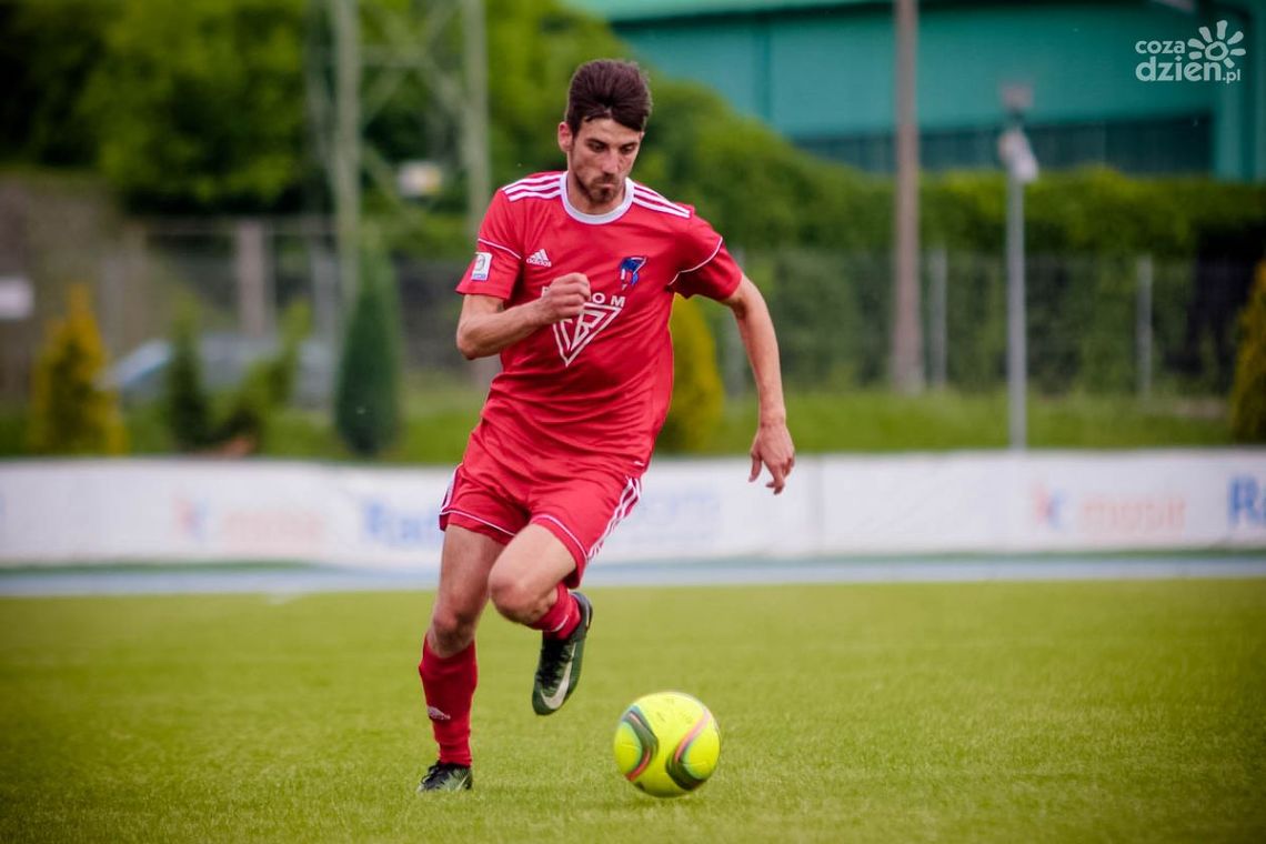 IV liga. Mozolny wyścig po awans